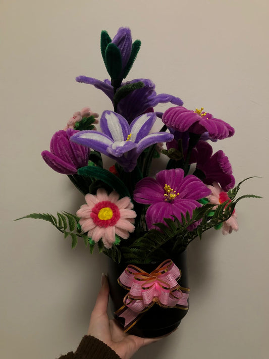 Pot de fleurs violet